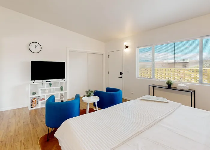 Cherry Avenue Hotel